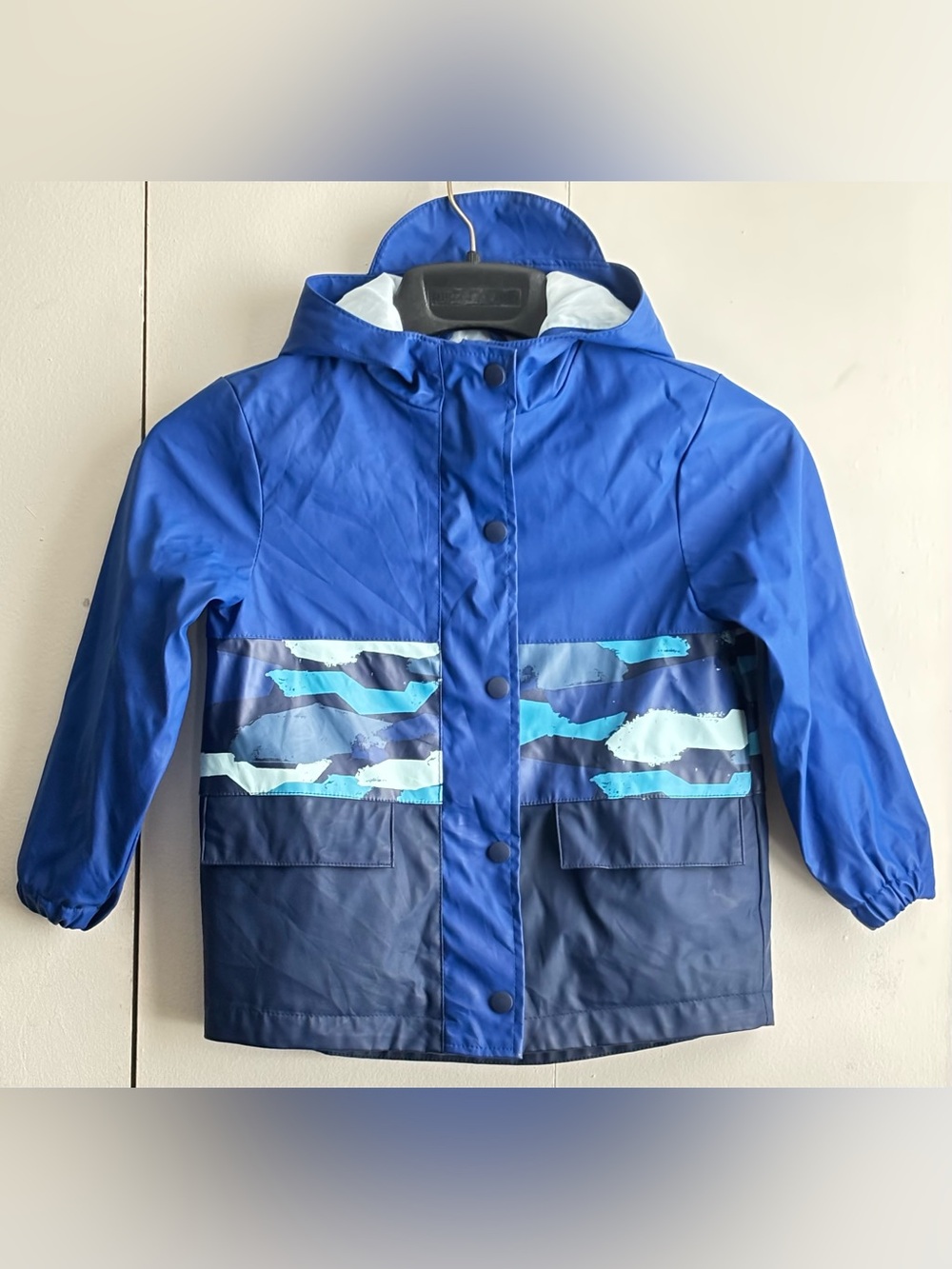 CAT & JACK RAINCOAT BLUE CAMOUFLAGE HOODED COAT COLOR BLOCK DESIGN, size XS